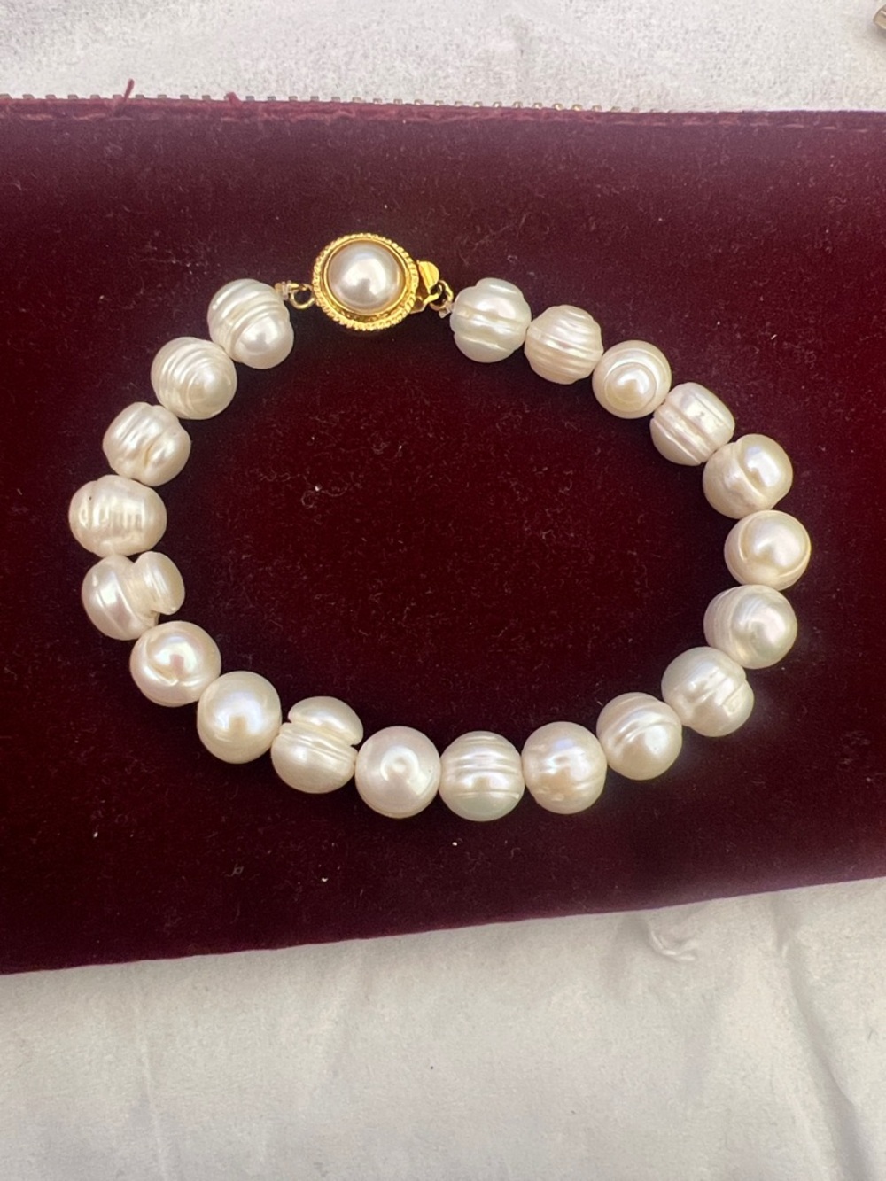 Gold-Clasp White Pearl Bracelet - Classic Women's Jewelry